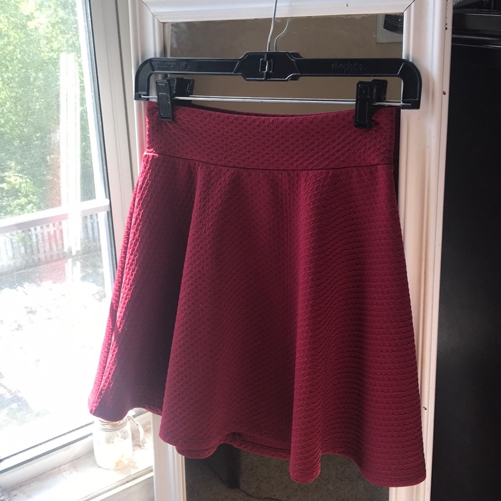 Red texturized high wasted skirt!